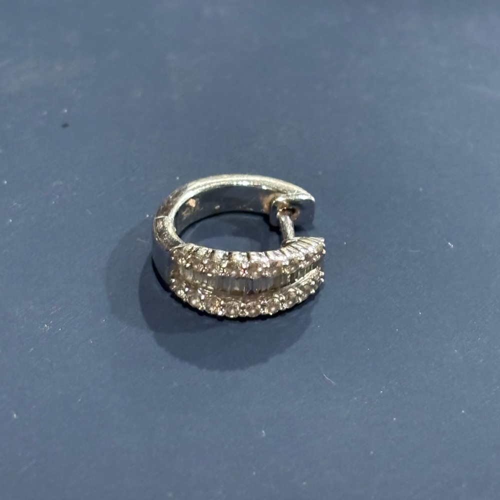 Elegant 14k white gold single Diamond earring